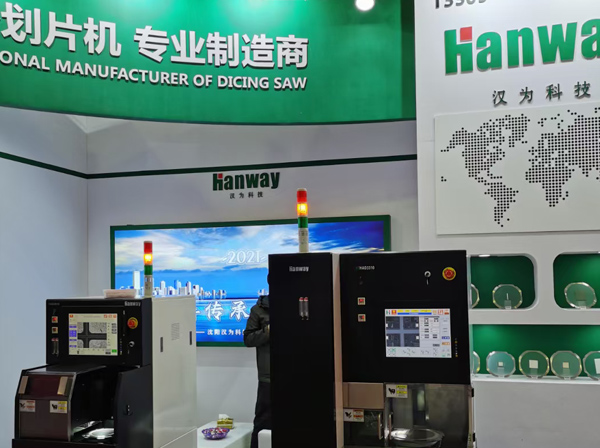 轴光栅全闭环控制+数学模子拟合，，，高细密划片机的精度更高！